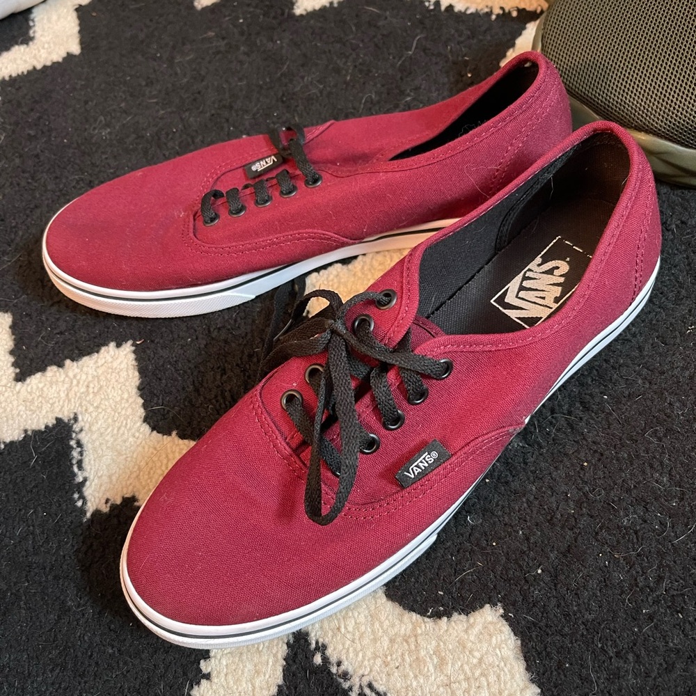 Women’s Size 8 Van Maroon